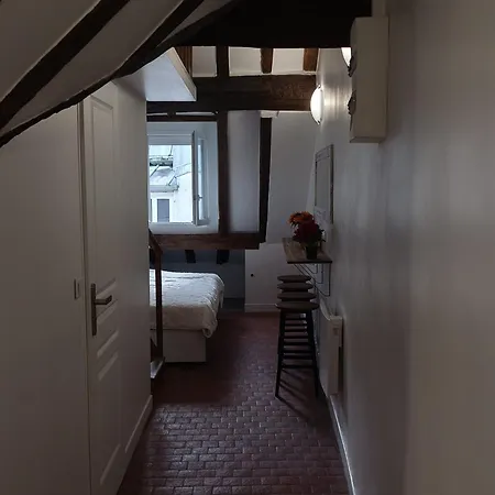 Very Beautiful Independant In An Historical District Of Paříž